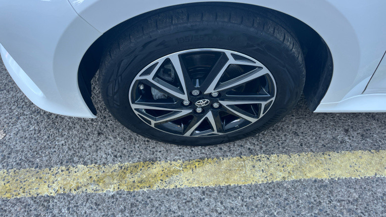 Toyota Yaris 1.5 Hybrid Design 5dr CVT Hybrid Hatchback